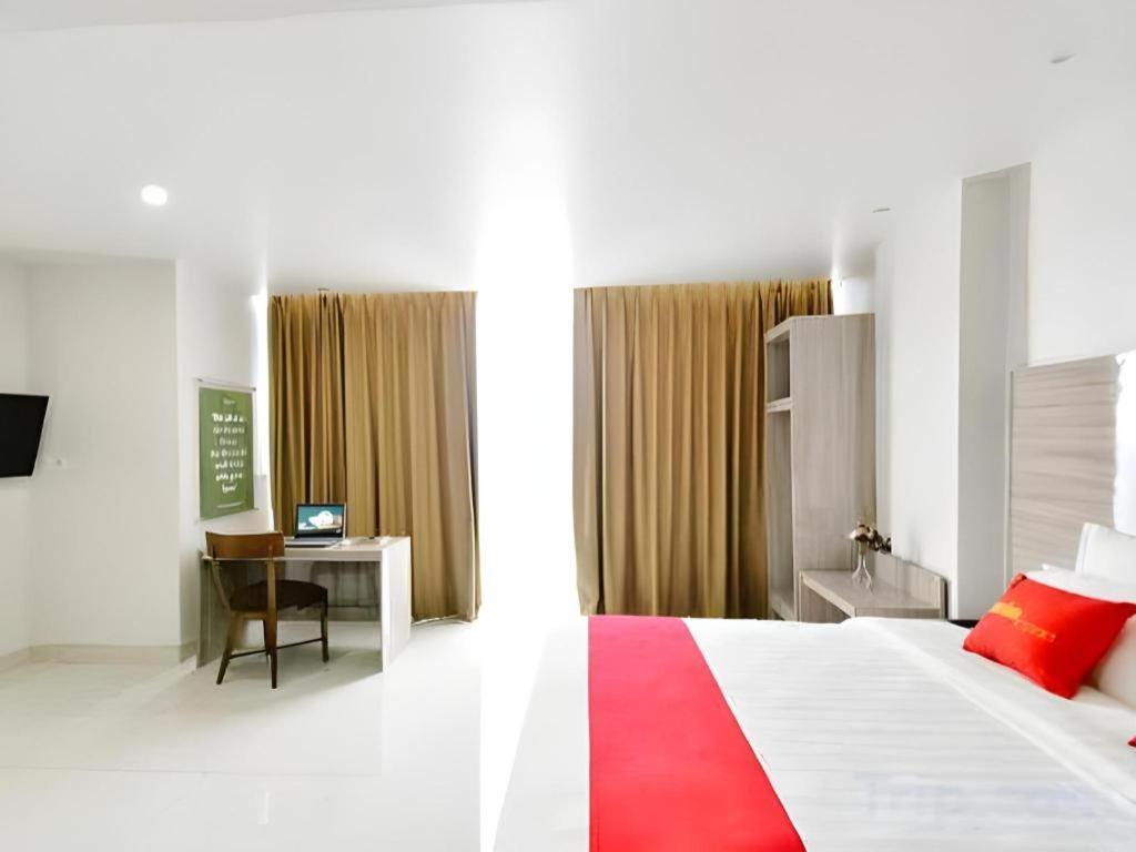 Win Grand Hotel Bekasi Eksteriør billede