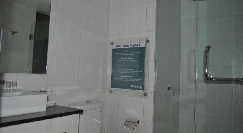 Win Grand Hotel Bekasi Eksteriør billede