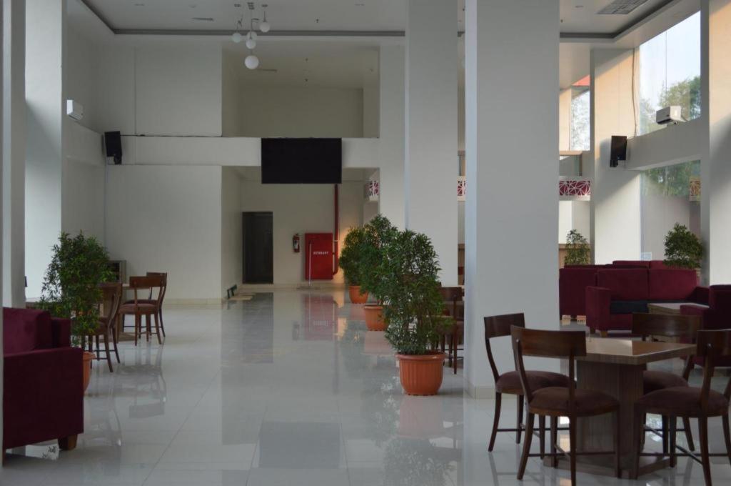 Win Grand Hotel Bekasi Eksteriør billede