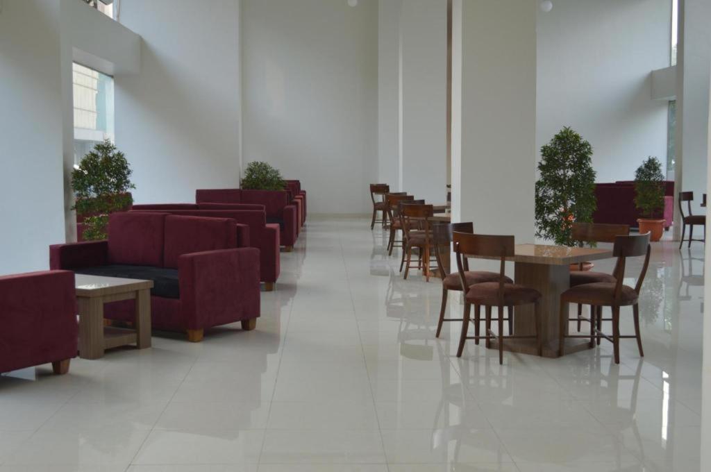 Win Grand Hotel Bekasi Eksteriør billede